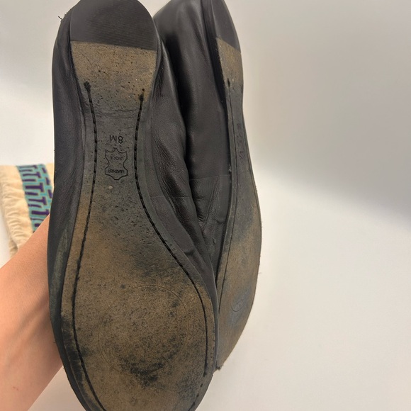 Tory Burch Caroline Black Leather Flats with Gold Emblem size 8 dustbag - Picture 5 of 8